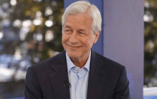 Jamie Dimon Praises Blockchain and Decentralized Finance