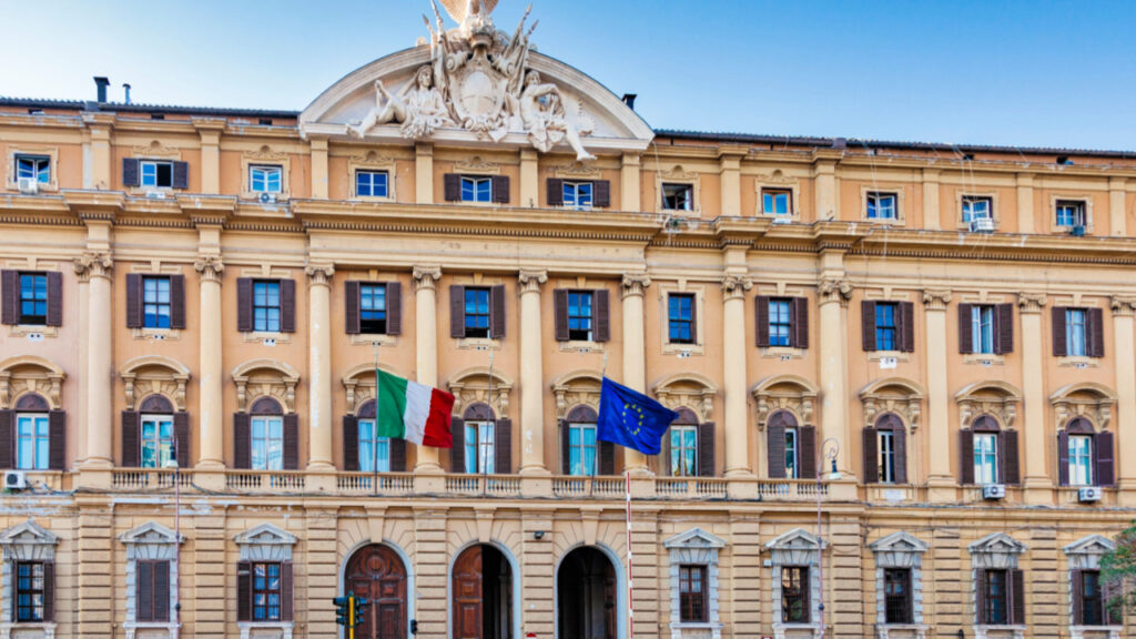 Trade Republic, Crypto.com Register as Cryptocurrency Operators in Italy