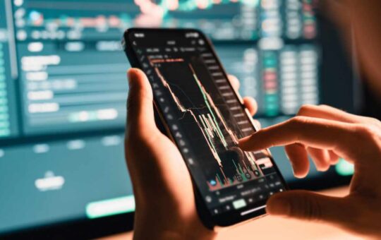 Devere CEO Expects Further Volatility in Crypto Market Before Year-End — Says Savvy Crypto Investors Will Benefit From Panic-Sellers