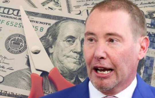 Billionaire 'Bond King' Jeffrey Gundlach Predicts the Fed Will Cut Rates 'Substantially Soon'