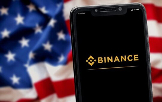 'Crypto Isn't Going Anywhere': Industry Leaders Weigh In on Binance Crackdown