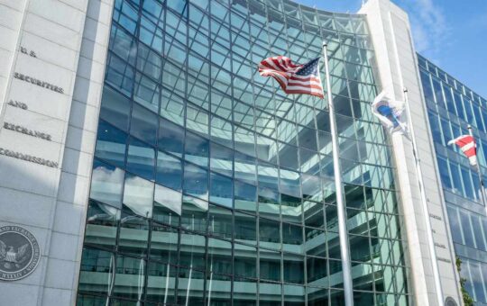 SEC Commissioner Pushes to Streamline Crypto Regulations