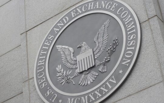 SEC Commissioner Rejects DeFi Overreach, Defends Core US Principles